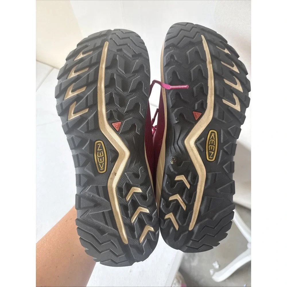 Keen Women's Versacore Speed Sneaker 9 Magenta Indigo Purple Hiking Shoes